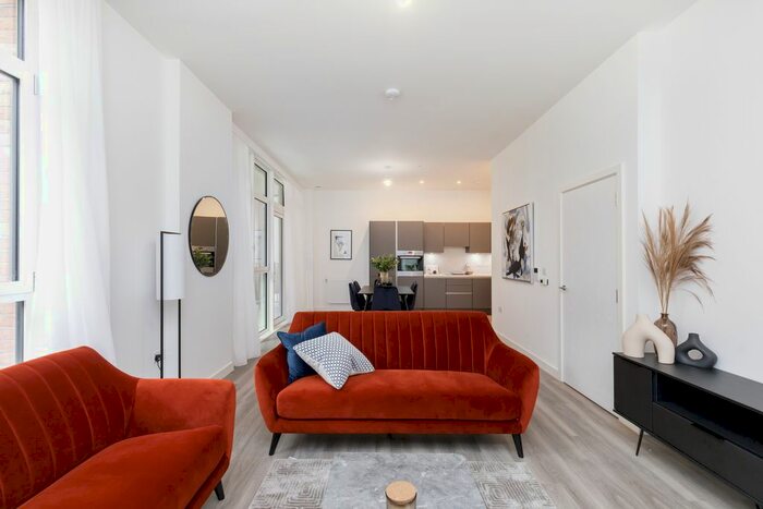 3 Bedroom Flat To Rent In Thunderer Street, London, E13