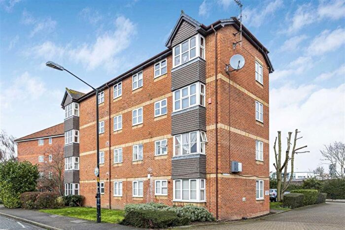 2 Bedroom Flat To Rent In Rossetti Road, Bermondsey, SE16