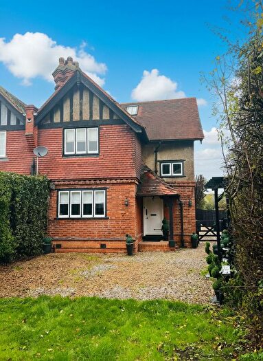 3 Bedroom Semi Detached House For Sale In High Road, Epping, CM16