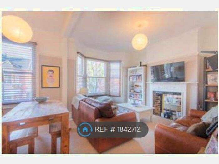 2 Bedroom Flat To Rent In Kinsale Road, London, SE15