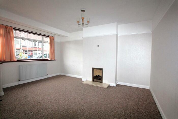 3 Bedroom End Of Terrace House For Sale In Beech Grove, Mitcham, CR4