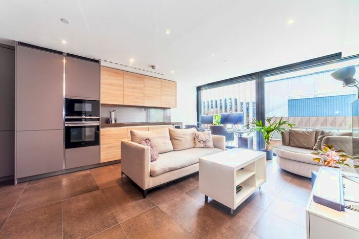 1 Bedroom Flat For Sale In Chronicle Tower, B City Road, London, EC1V