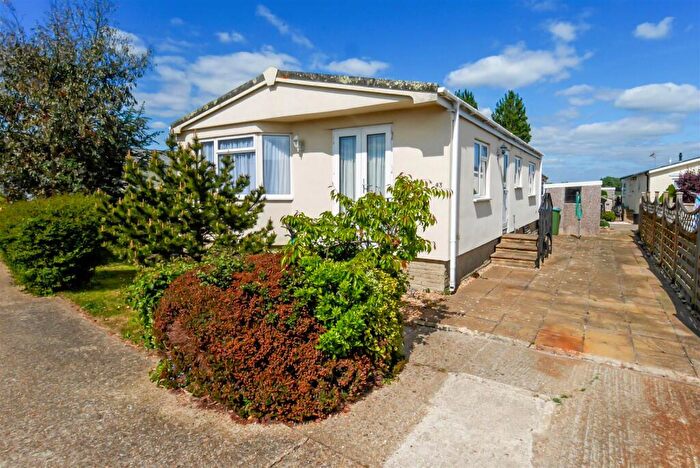 3 Bedroom Mobile Home For Sale In Climping Park, Bognor Road, Climping, BN17