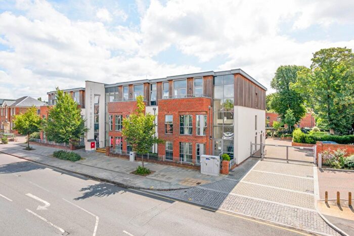 1 Bedroom Flat For Sale In Liberty House, Raynes Park, SW20