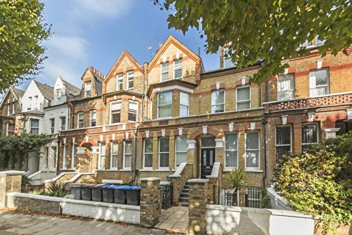 3 Bedroom Flat To Rent In Brondesbury Villas, Queen's Park, NW6