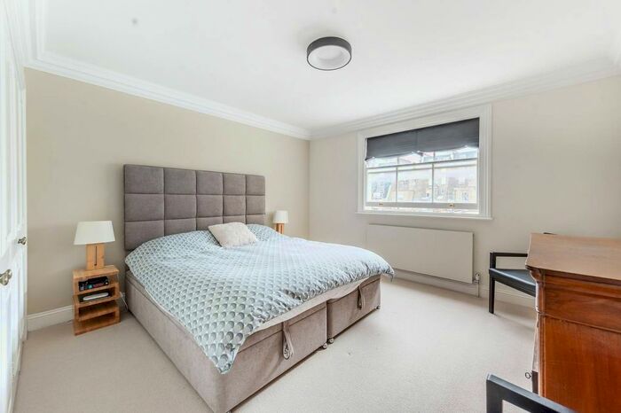3 Bedroom Flat To Rent In Queens Gate Gardens, South Kensington, London, SW7