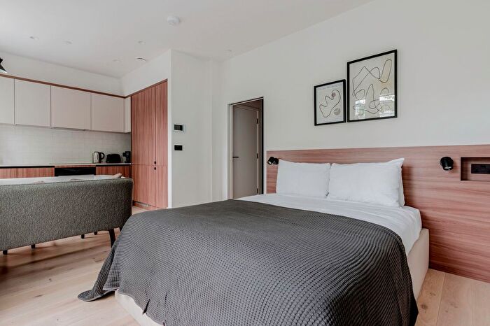 Studio To Rent In Holland Park, W14