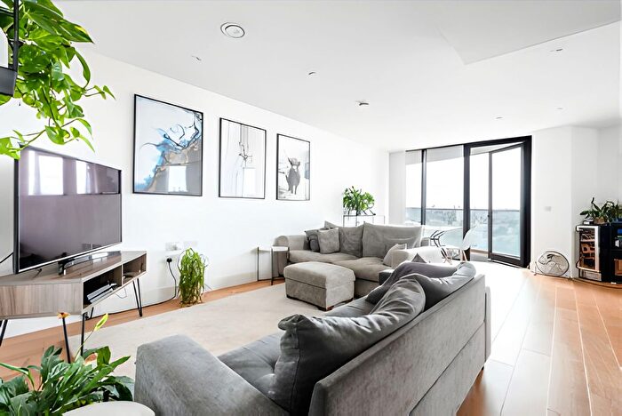 3 Bedroom Flat For Sale In Kingsland High Street, London, E8