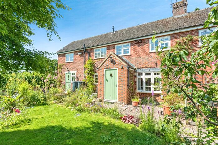 3 Bedroom Semi-Detached House For Sale In Fulwell Road, Buckingham, MK18