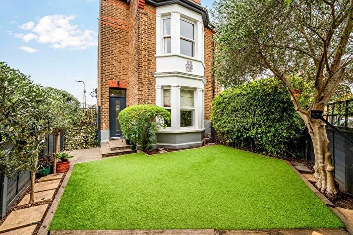5 Bedroom Semi Detached House For Sale In York Avenue, Hanwell, London, W7