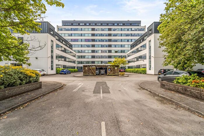 2 Bedroom Penthouse For Sale In Penthouse At Trident House, Ashton Lane, Sale, M33