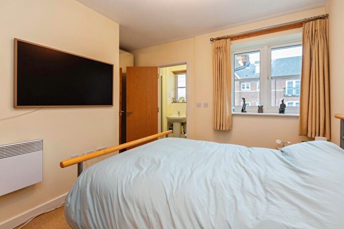 2 Bedroom Apartment For Sale In Viridian Square, Aylesbury, HP21