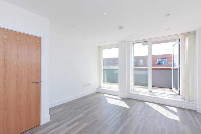 1 Bedroom Flat To Rent In Thames Road, London, E16