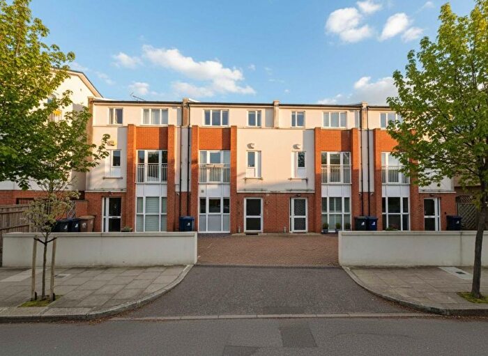 5 Bedroom Property For Sale In Park View Road, Ealing, W5