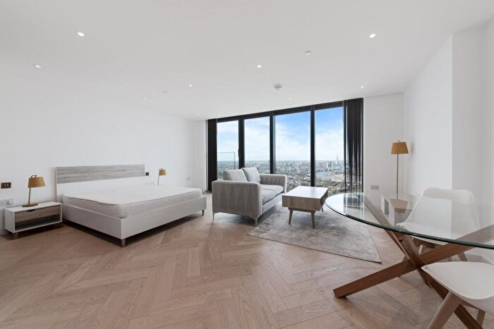 Apartment To Rent In Landmark Pinnacle, Canary Wharf, E14