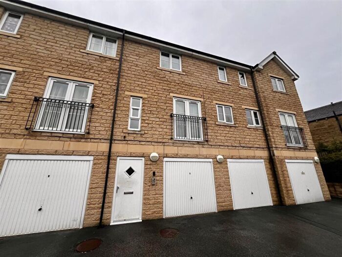 2 Bedroom Apartment For Sale In Longley Gardens, Saddleworth Road, Greetland, HX4
