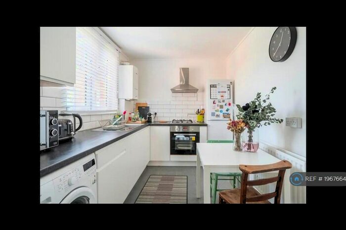 2 Bedroom Flat To Rent In Banister House, London, E9