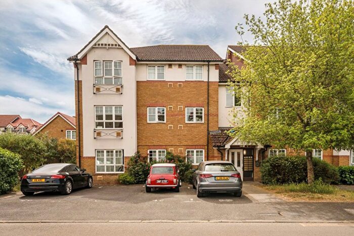 2 Bedroom Flat For Sale In Newcombe Gardens, Hounslow, TW4