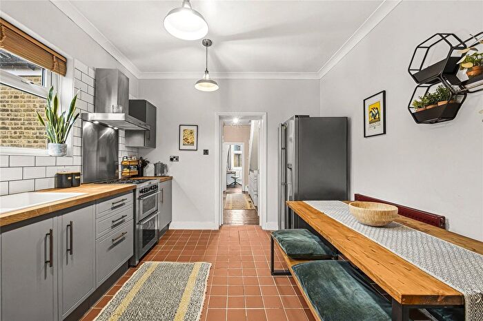 3 Bedroom Flat For Sale In Cornwall Road, London, N15