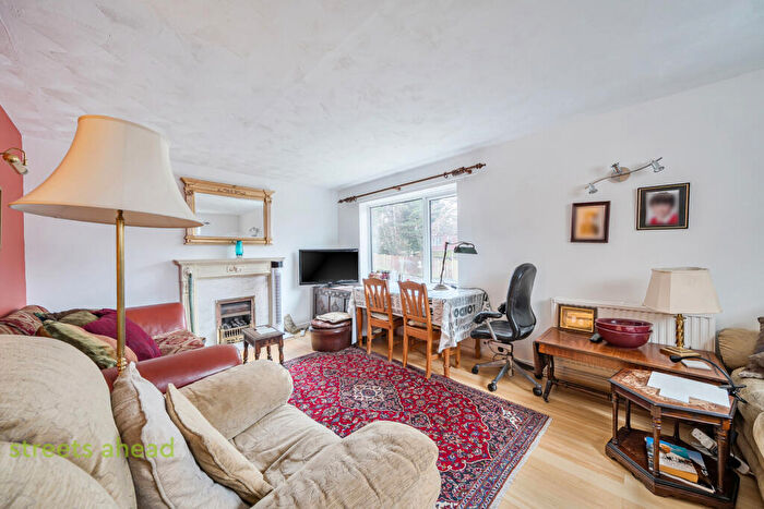 2 Bedroom Apartment For Sale In Highfield Hill, London, SE19