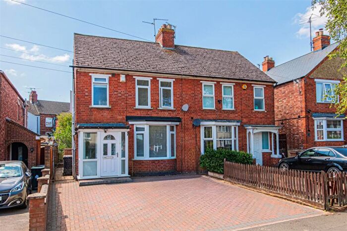 3 Bedroom Semi-Detached House For Sale In Eastfield Road, Wellingborough, NN8
