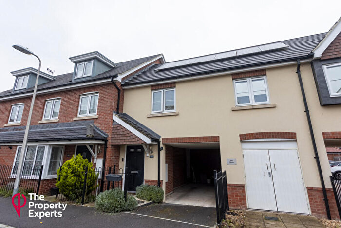2 Bedroom Terraced House For Sale In Elm Drive, Reading, RG5