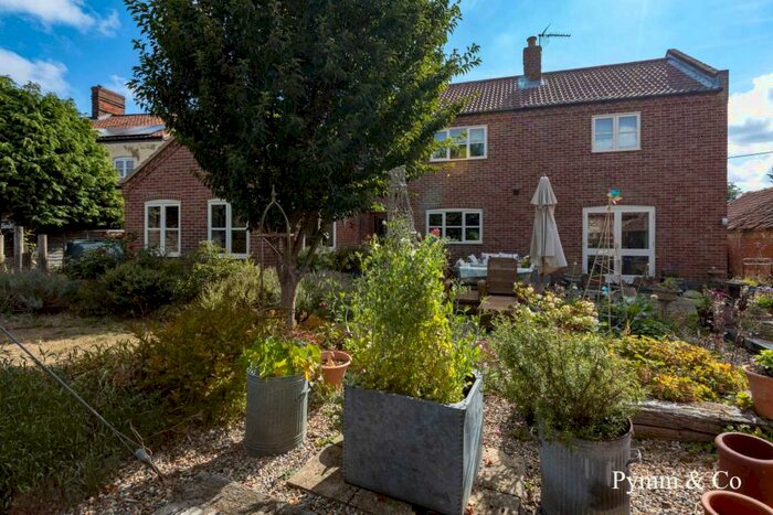 4 Bedroom Detached House For Sale In The Street, Barney, NR21