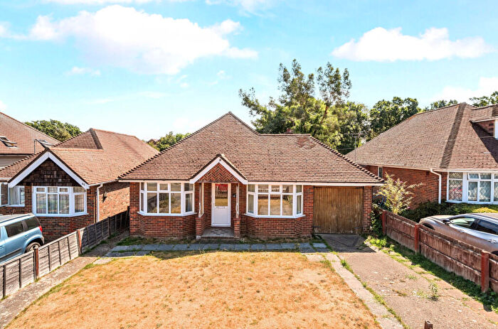 3 Bedroom Bungalow For Sale In Saffron Platt, Guildford, Surrey, GU2