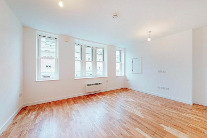 2 Bedroom Flat To Rent In North End Road, Golders Green, NW11