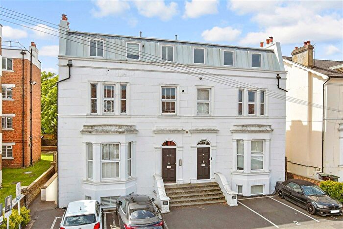 2 Bedroom Flat For Sale In Belmont Road, Wallington, Surrey, SM6