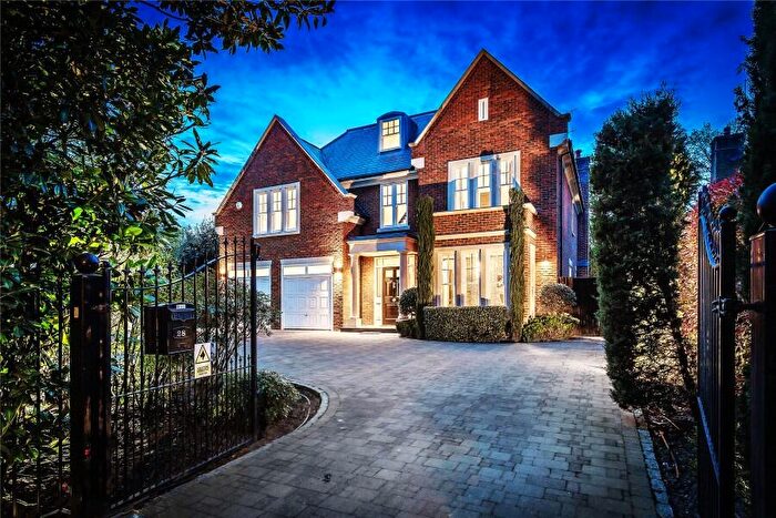 7 Bedroom Detached House To Rent In Walton-on-Thames, Surrey, KT12