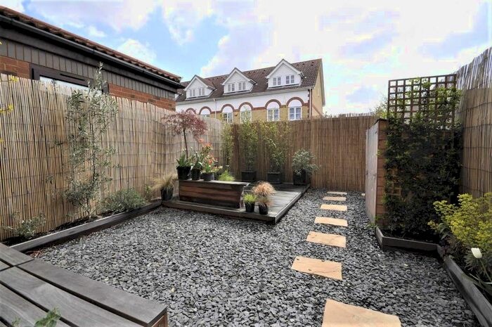 1 Bedroom Flat To Rent In Oakmead Place, Mitcham, CR4