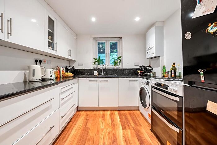 1 Bedroom Flat To Rent In Richmond Road, East Twickenham, TW1