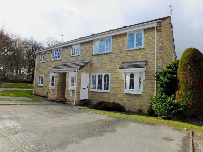 2 Bedroom Flat To Rent In Oakdene Vale, Shadwell, Leeds, LS17