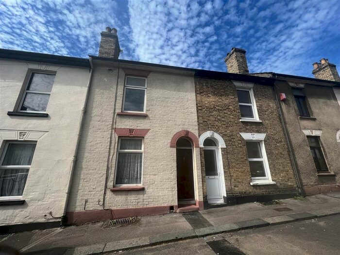 3 Bedroom Terraced House To Rent In Stanhope Road, Strood, Rochester, ME2