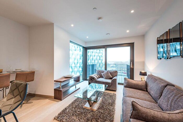 2 Bedroom Flat To Rent In Embassy Gardens, Nine Elms, London, SW11