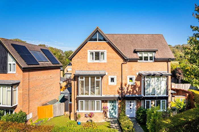 4 Bedroom Semi Detached House For Sale In Roundburrow Close, Warlingham, CR6