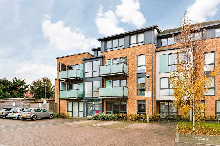 1 Bedroom Flat For Sale In Parison Close, Richmond, TW9