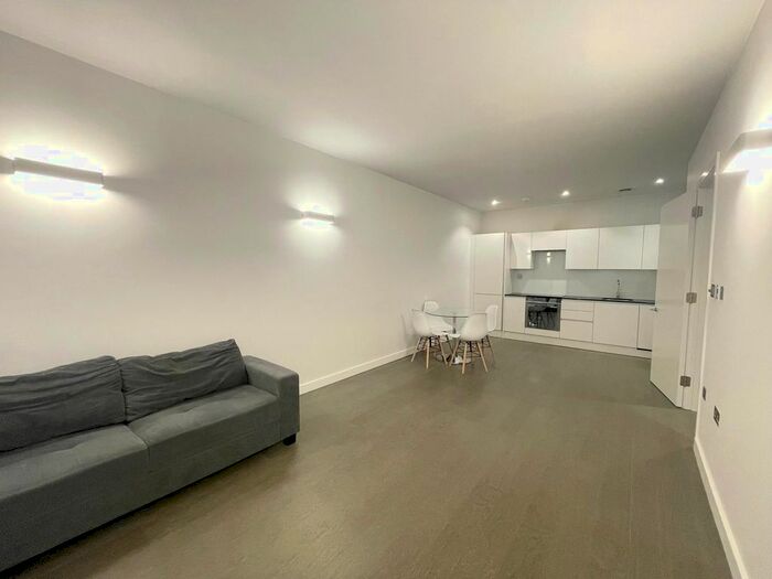 2 Bedroom Flat To Rent In Everard Close, St. Albans, AL1