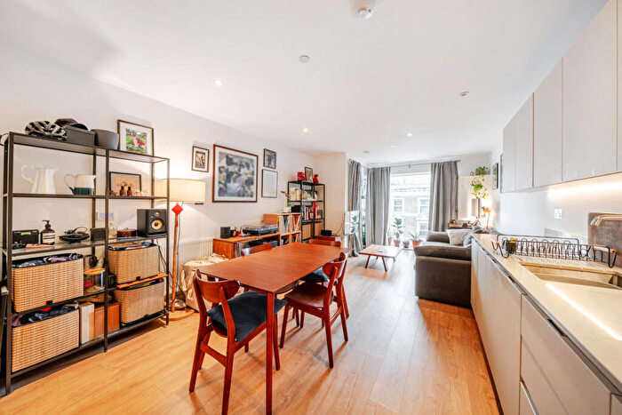 1 Bedroom Apartment For Sale In Camberwell Road, London, SE5