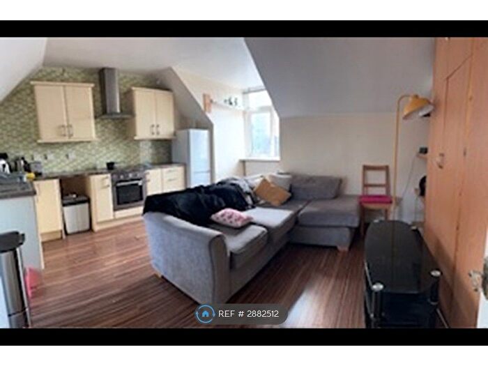2 Bedroom Flat To Rent In St. Johns Road, Watford, WD17