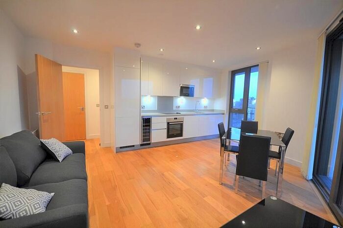 2 Bedroom Flat To Rent In Gateway House, Regents Park Road, Finchley, N3