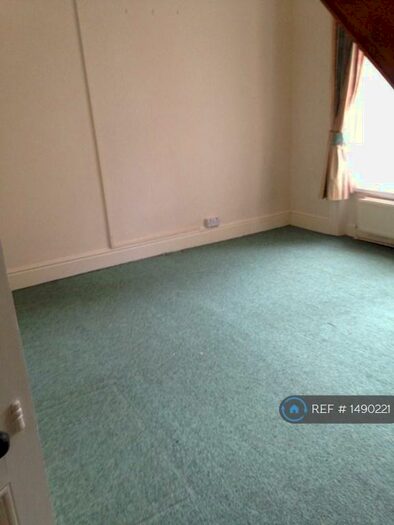 1 Bedroom Flat To Rent In Coed Pella Road, Colwyn Bay, LL29