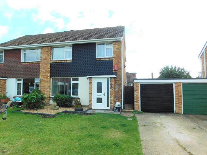 3 Bedroom Semi Detached House For Sale In Orchard Close, SO45