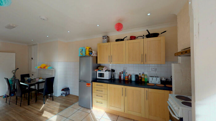 5 Bedroom End Of Terrace House To Rent In Ashlin Grove | Student House | /, LN1