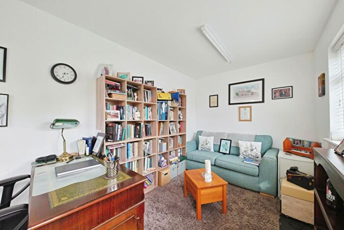 3 Bedroom Semi-Detached House For Sale In Westfield Rise, Hessle, HU13