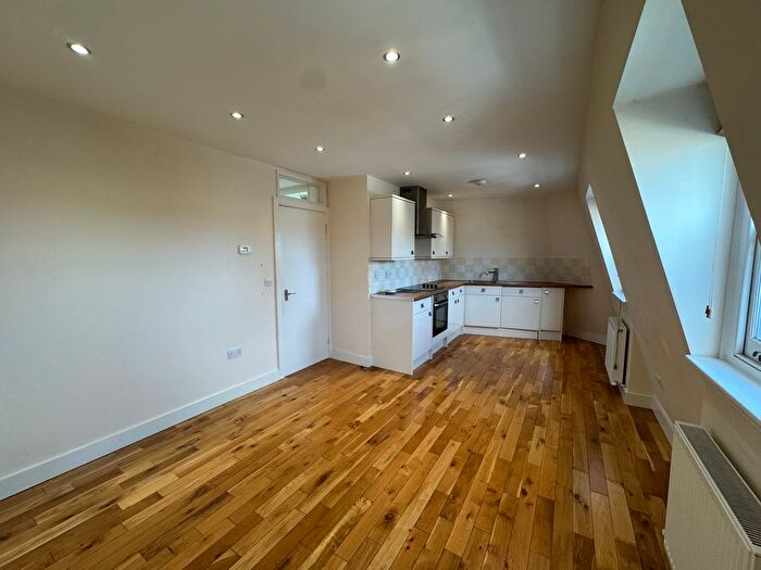 1 Bedroom Flat To Rent In Medway Road, London, E3