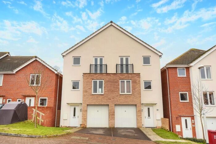 4 Bedroom Semi-Detached House To Rent In Regis Park Road, Reading, RG6