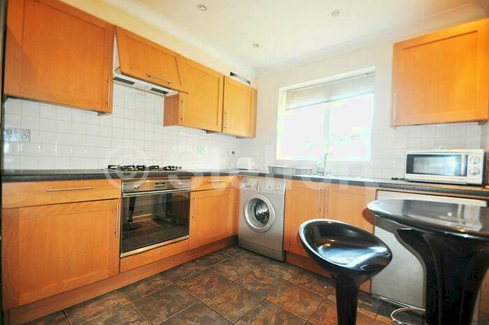 3 Bedroom Detached House To Rent In Speechly Mews, London, E8