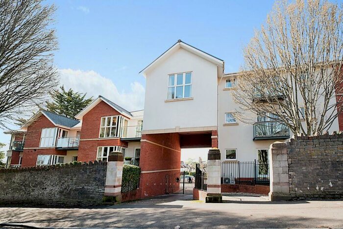 2 Bedroom Flat To Rent In Clive Hall Court, Canton, CF5